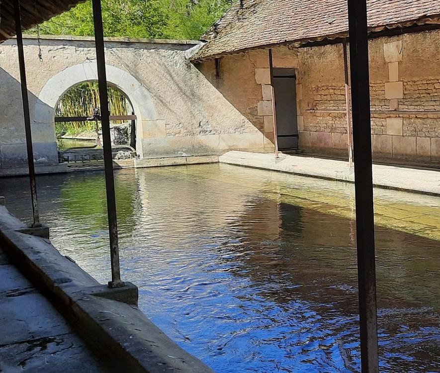 76 lavoir france a velo rando bourgogne 1200px